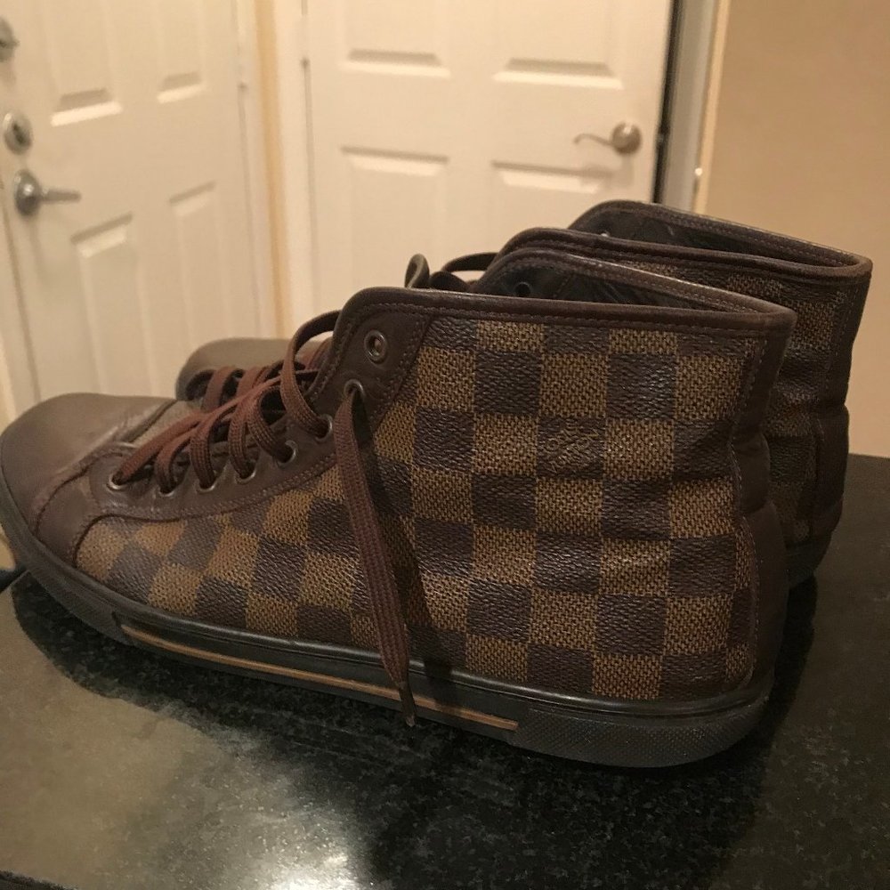 Louis Vuitton Men Sneakers sz 7 fits like sz 8